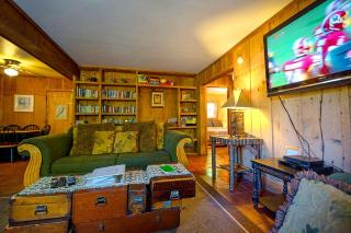 Riverfront Cabin Rental with a Private Hot Tub near Shenandoah National Park in Luray, Virginia - Luray - 3