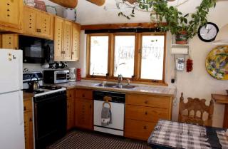 Romantic Getaway with Private Hot Tub and Mountain Views near Taos, New Mexico - Arroyo Seco - 2