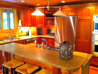 Cozy Log Cabin with a Private Hot Tub near Beartown State Forest, Massachusetts - Monterey - 3