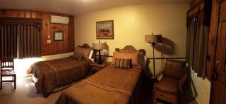 Rustic Rental for a Ranch Vacation with Pool near Phoenix, Arizona - Wickenburg - 3