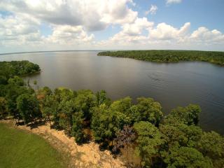 Charming and Spacious Lakefront Vacation Rental for 10 People in East Texas - - 5