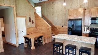Charming and Spacious Lakefront Vacation Rental for 10 People in East Texas - - 1