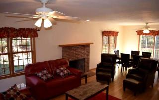 Charming Vacation Rental in a Peaceful Wooded Neighborhood in Plymouth, Massachusetts - Plymouth - 4