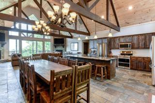 Charming Cabin with Pool Table and Swimming Pool in Branson, Missouri - Branson - 9