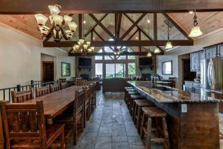 Charming Cabin with Pool Table and Swimming Pool in Branson, Missouri - Branson - 8