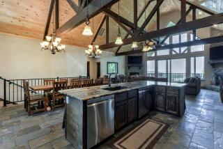Charming Cabin with Pool Table and Swimming Pool in Branson, Missouri - Branson - 7