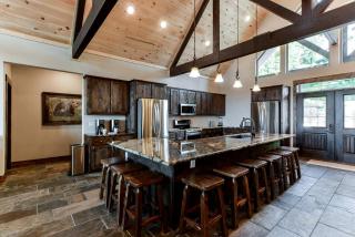Charming Cabin with Pool Table and Swimming Pool in Branson, Missouri - Branson - 5