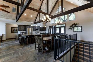 Charming Cabin with Pool Table and Swimming Pool in Branson, Missouri - Branson - 3