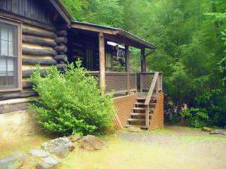 Log Cabin next to the Appalachian Trail with Wooden Deck and Charcoal Grill near Helen, Georgia - Fain - 0
