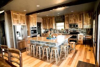 Stately Villa Rental for 34 Guests Overlooking Bear Lake in Utah - Garden City - 4