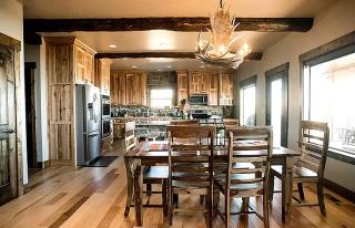 Stately Villa Rental for 34 Guests Overlooking Bear Lake in Utah - Garden City - 3