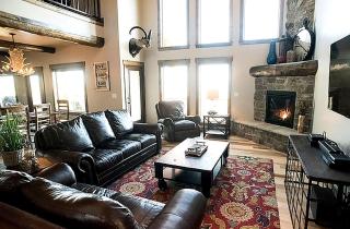 Stately Villa Rental for 34 Guests Overlooking Bear Lake in Utah - Garden City - 2