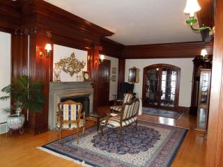 Amazing Villa Rental near Lake Michigan for Family or Group Glamping Vacations in Sheboygan, Wisconsin - Sheboygan - 5
