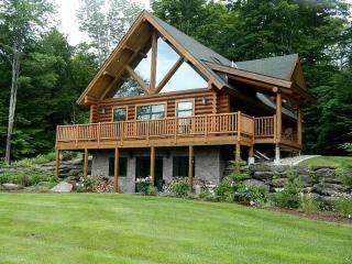 Spacious Log Cabin Rental with Fireplace for a Vacation to Stowe, Vermont - Stowe - 9