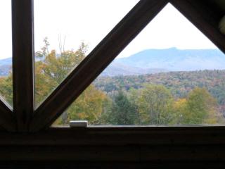 Spacious Log Cabin Rental with Fireplace for a Vacation to Stowe, Vermont - Stowe - 5