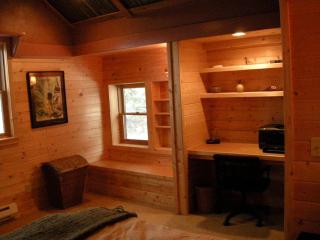 Immaculate Cabin Rental with a Hot Tub next to Lake Pend Oreille in Bonner County, Idaho - Sagle - 3