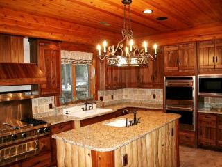 Grand Luxurious Log Cabin on Cranberry Lake in Eagle River, Wisconsin - Eagle River - 8