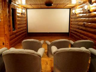 Grand Luxurious Log Cabin on Cranberry Lake in Eagle River, Wisconsin - Eagle River - 4