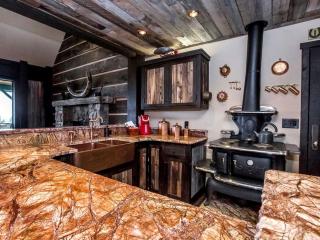 Secluded Rental Perfect for Groups on Private 40-Acre Estate in Northern Montana - 3