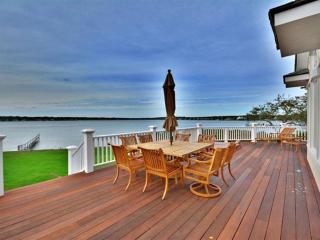 Stunning Waterfront Villa Rental with a Jacuzzi and a Heated Pool for a Luxury Getaway in the Hamptons, New York - Southampton - 9
