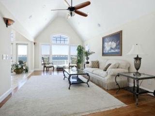 Stunning Waterfront Villa Rental with a Jacuzzi and a Heated Pool for a Luxury Getaway in the Hamptons, New York - Southampton - 6