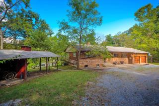 Secluded Cabin Rental for a Large Group Getaway on the Shenandoah River near Luray, Virginia - Luray - 0
