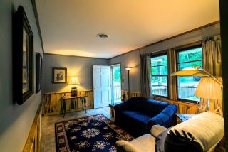 Waterfront Cabin Rental with a Hot Tub on the Shenandoah River near Luray, Virginia - Luray - 4