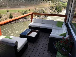 Cozy Cabin Retreat with Stunning Views of Yellowstone National Park in Montana - Gardiner - 8