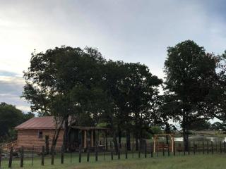 Secluded Log Cabin with Amazing Views in Tishomingo, Oklahoma - Tishomingo - 0
