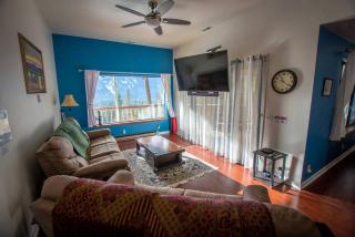 Large Cabin Rental with Mountain Views Overlooking Lake Wenatchee, Washington - Leavenworth - 4