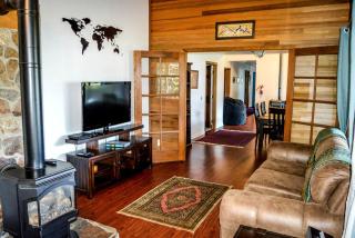 Large Cabin Rental with Mountain Views Overlooking Lake Wenatchee, Washington - Leavenworth - 1