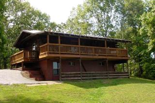 Lovely Cabin Getaway with Fireplace and Lake Views in Grand Rivers, Kentucky - Grand Rivers - 9