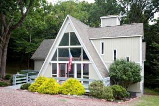 A-Frame Cabin Rental with Hot Tub and Pool Access in Massanutten Resort - Massanutten - 0