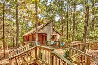 Cozy and Comfortable Kid-Friendly Cabin Rental for a Memorable Family Getaway Nestled in the Serene Forest in Ben Wheeler, Texas - Ben Wheeler - 0