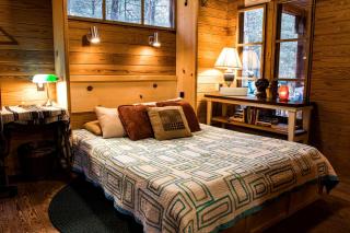 Cozy and Comfortable Kid-Friendly Cabin Rental for a Memorable Family Getaway Nestled in the Serene Forest in Ben Wheeler, Texas - Ben Wheeler - 8