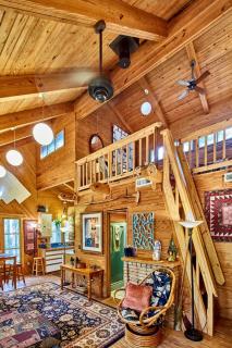 Cozy and Comfortable Kid-Friendly Cabin Rental for a Memorable Family Getaway Nestled in the Serene Forest in Ben Wheeler, Texas - 1