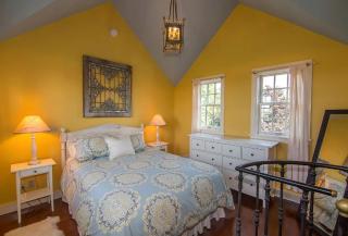 Gorgeous Historical Accommodation with Delicious Breakfast near Aurora, New York - - 1