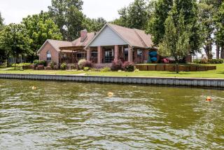 Spacious Cottage Rental on the Shores of Cedar Creek Lake in Mabank, Texas - 4
