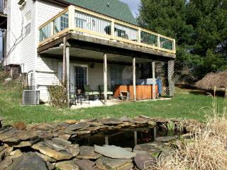Rural Eight-Person Cottage Rental with a Hot Tub by Hocking Hills State Park, Ohio - - 9