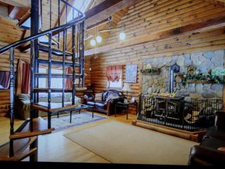 Log Cabin with a Hot Tub in Ellicottville, For Magical Glamping Escapes in New York - Ellicottville - 0
