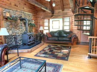 Log Cabin with a Hot Tub in Ellicottville, For Magical Glamping Escapes in New York - Ellicottville - 5