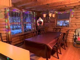 Log Cabin with a Hot Tub in Ellicottville, For Magical Glamping Escapes in New York - Ellicottville - 3