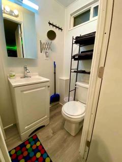 Fully Refurbished Container in Devore Heights, California, for Glamping Trips on Route 66 - - 1