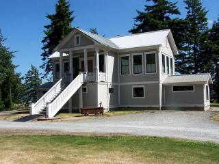 Beautiful Three-Bedroom Cottage Rental on Coquille River in Bandon, Oregon - Bandon - 0