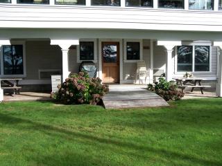 Beautiful Three-Bedroom Cottage Rental on Coquille River in Bandon, Oregon - Bandon - 5