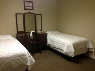 Spacious Countryside Getaway Ideal for Large Groups near Wichita, Kansas - - 3