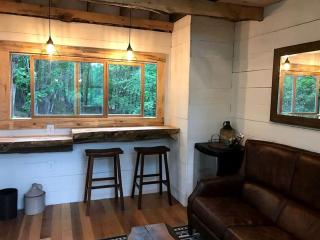 Secluded Tree House Rental with a Sleeping Loft near Lake Jocassee in South Carolina - Salem - 8
