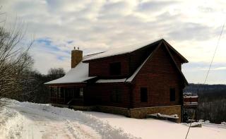 Stunning Log Cabin Rental with a Fireplace near the Volga River State Recreation Area, Iowa - Fayette - 0