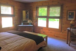Stunning Log Cabin Rental with a Fireplace near the Volga River State Recreation Area, Iowa - Fayette - 4