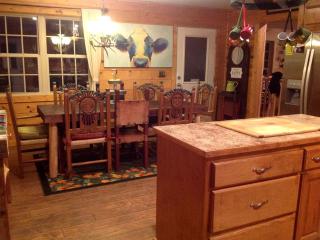 Spacious Camping Cabin Perfect for Families in the Blue Ridge Mountains of Georgia - Blairsville - 7